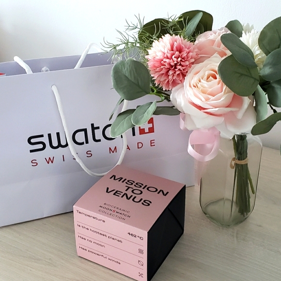 Swatch Moonswatch Venus - Picture 2 of 5